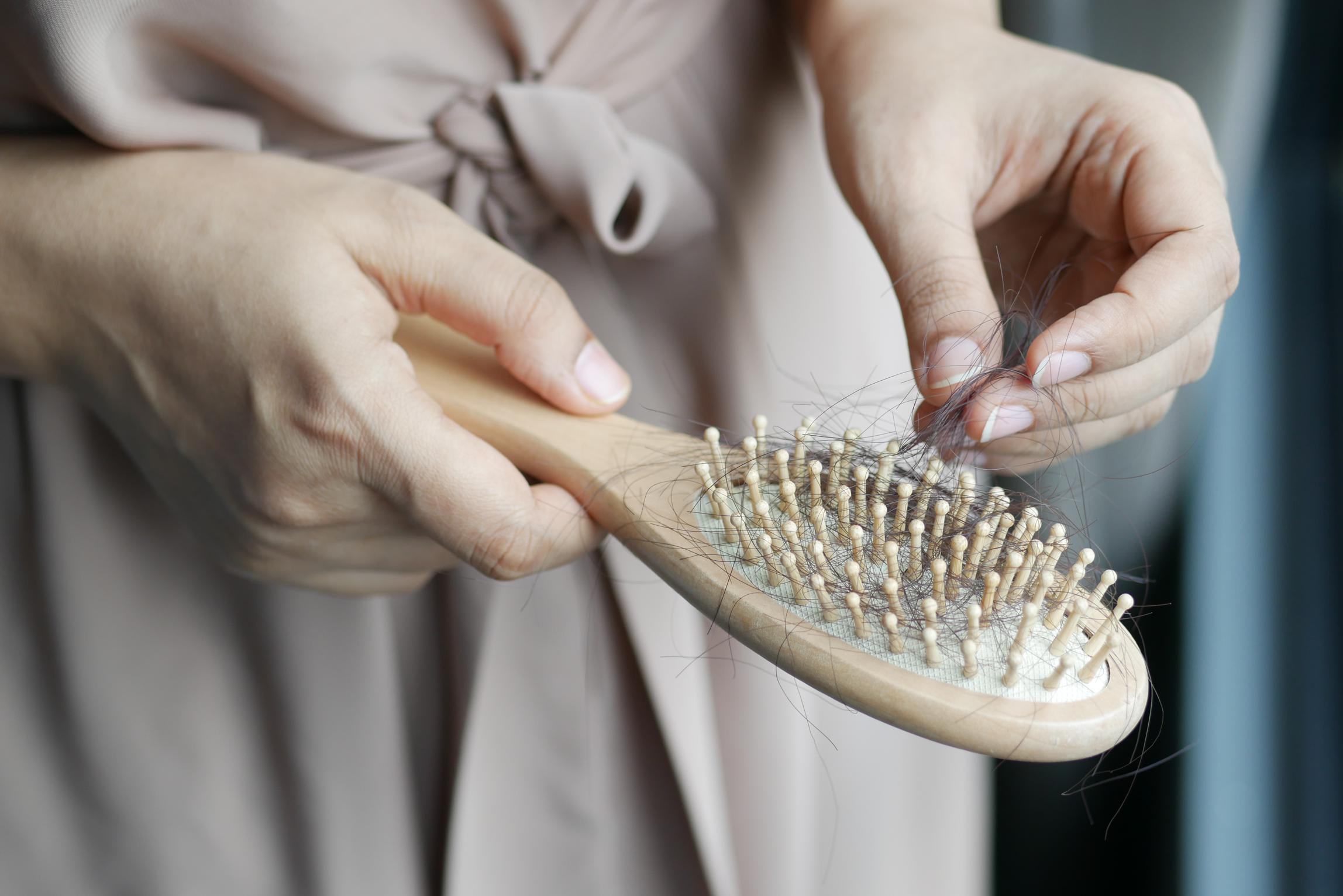 Step by step guide to removing fuzzies from hair brushes