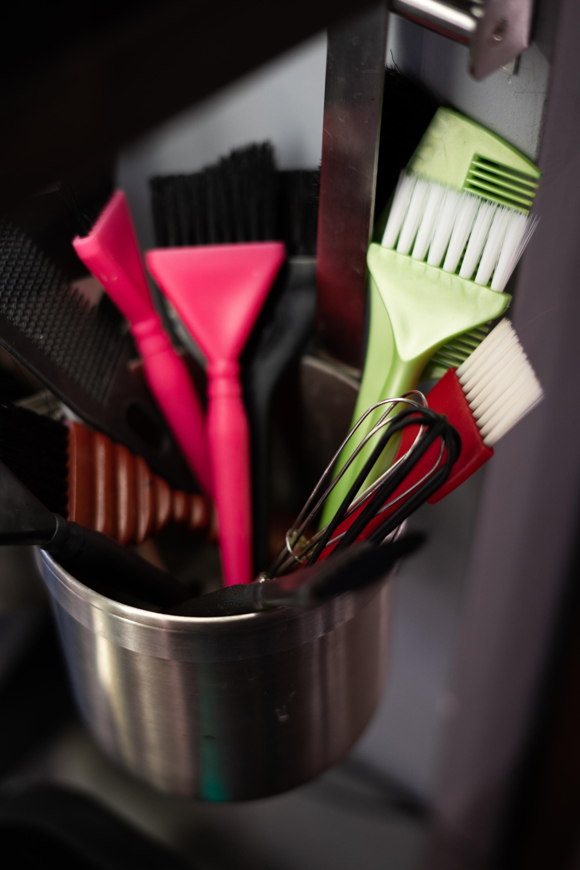 Benefits of cleaning hair brushes