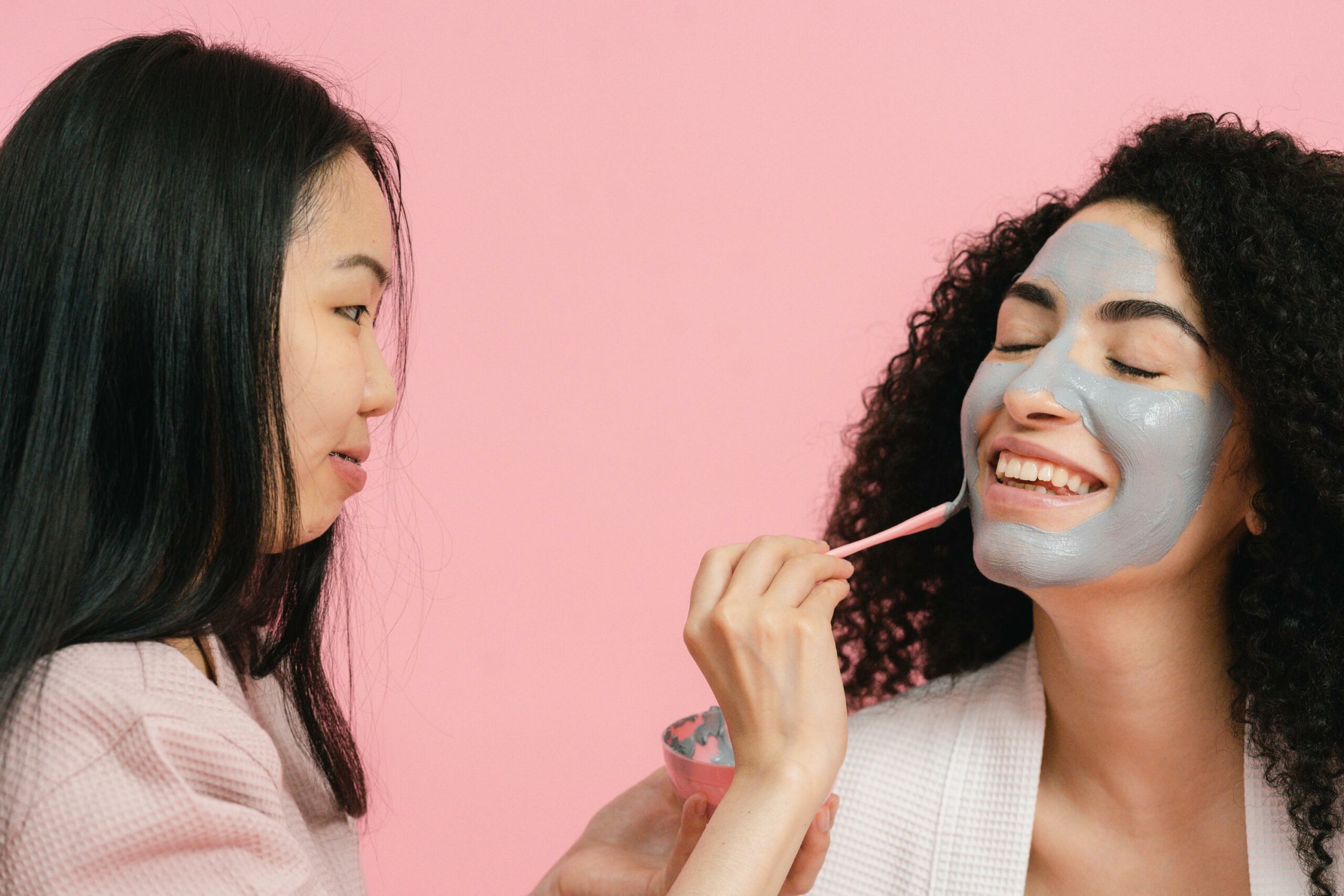 The Benefits Of Using A Facial Brush For Acne-Prone Skin